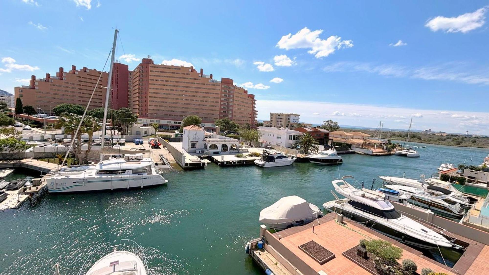 Cap Llarg Apartment Roses Exterior photo